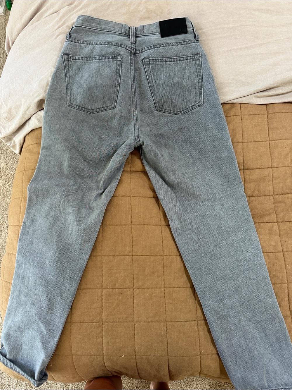 Everlane women’s Relaxed Jeans in Dark Gray “The 90’s Cheeky Jean” - Picture 6 of 7